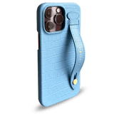 iPhone 14 Pro Max Slim Lederhülle Kroko-Prägung Pastel Blau mit Fingerschlaufe - GOLDBLACKpremium